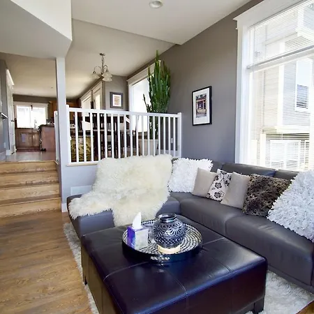 Comfort And Grace Perched On Queen Anne Hill Seattle Exterior photo