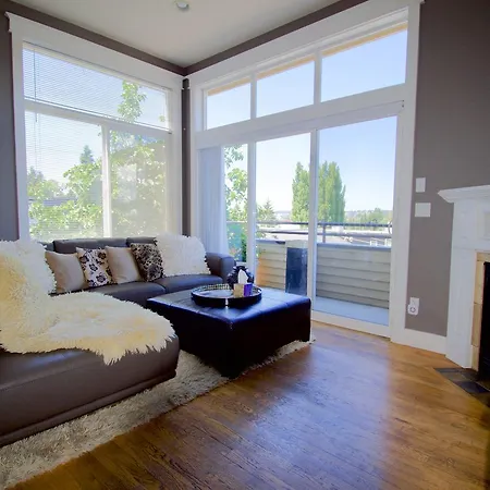 Comfort And Grace Perched On Queen Anne Hill Seattle Exterior photo
